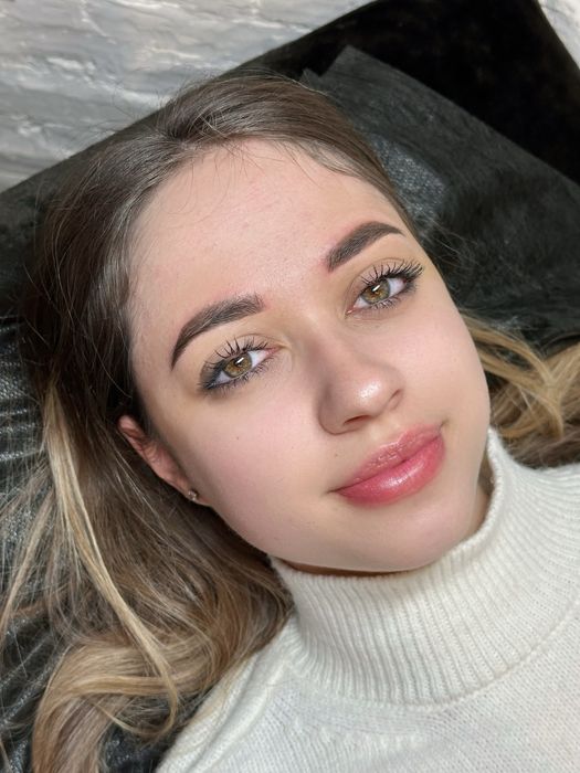 Пудрові брови, акварельні губи, міжвійка