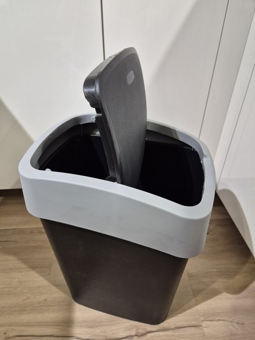 Nowy kosz na śmieci bin Curver 25 litrów