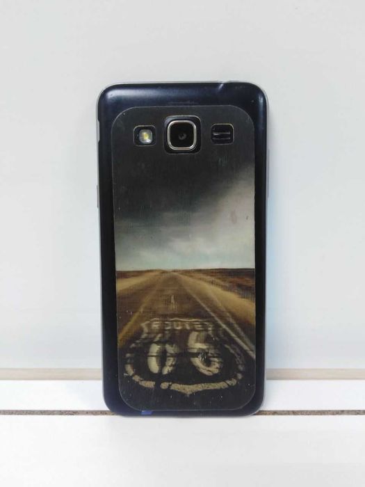 Смартфон Samsung J320