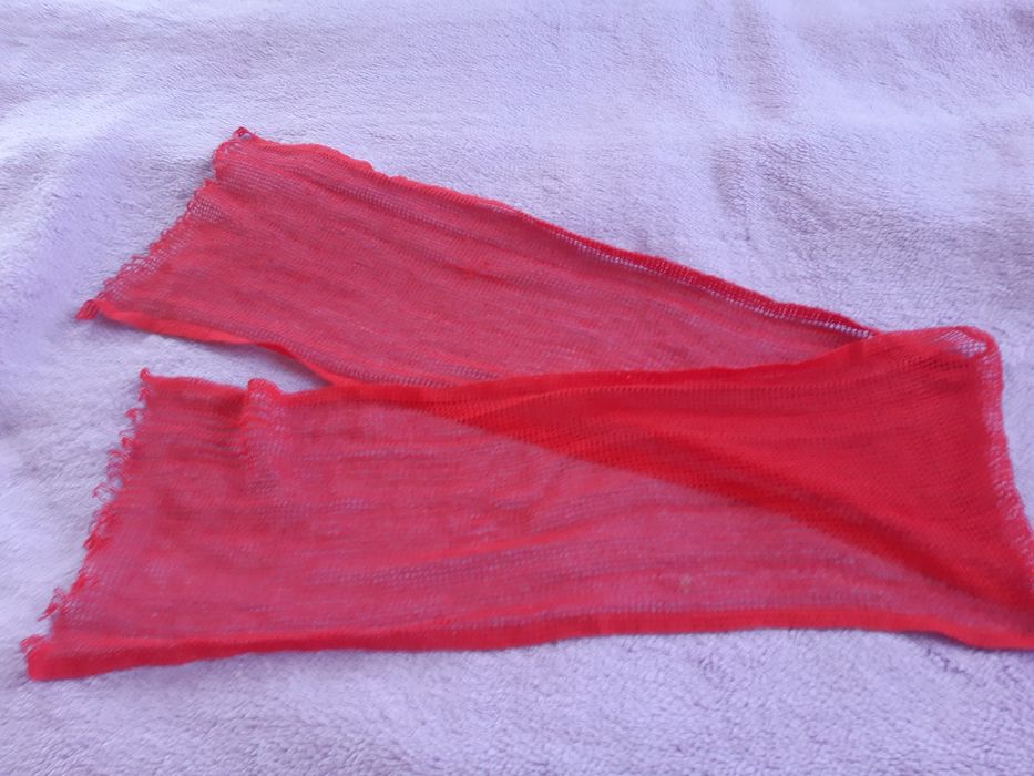 Szalik czerwony, ażurowy