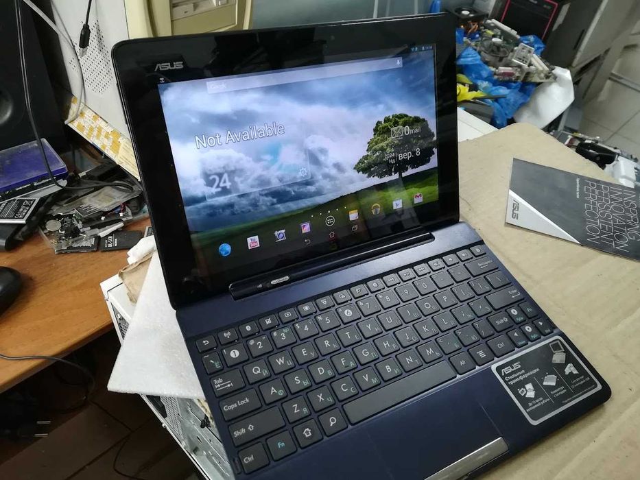 Планшет Asus Eee Pad Transformer TF300T 32GB Doc з док станцією