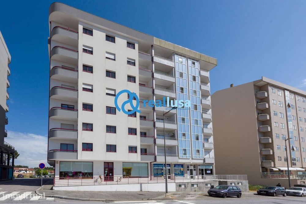 T2 Vilar do Paraíso com varanda e garagem