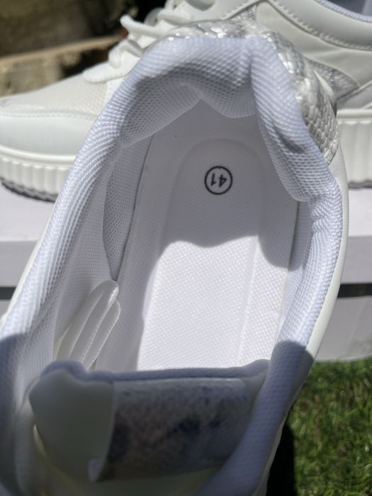 Tenis branco novo