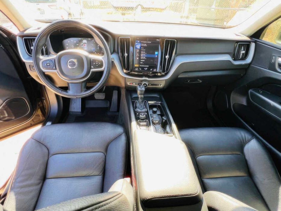 Volvo XC60      2020