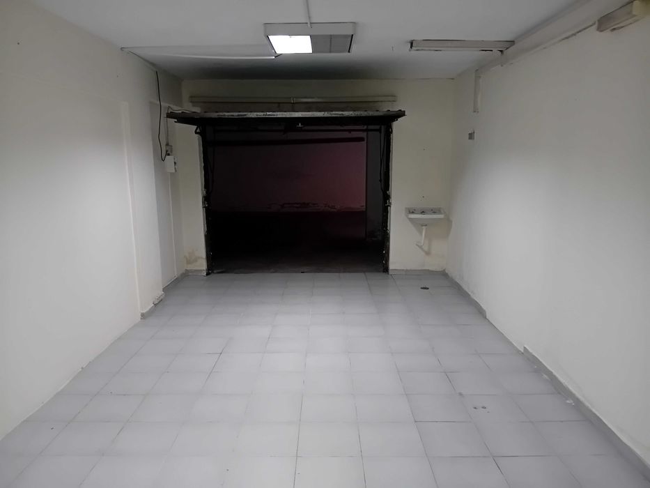 Arrenda-se Garagem de 16 m2