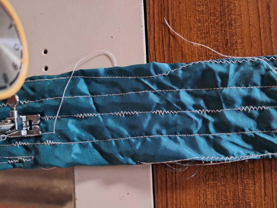 Maq,de costura Oliva Comercial Negociável