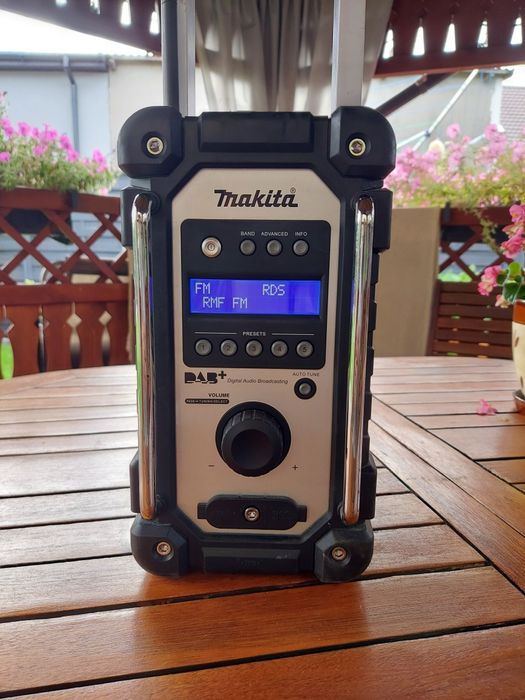 Makita  radio dmr 110