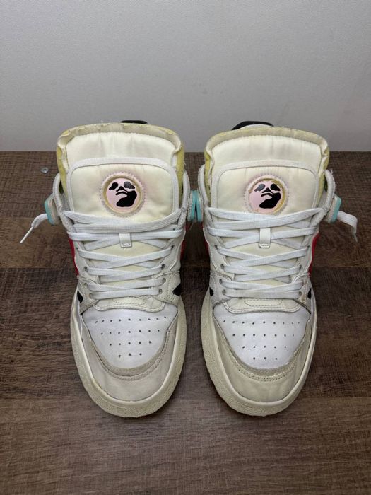 Off white sponge