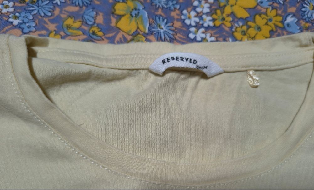 Bluzka t-shirt Reserved w stokrotki roz. 158