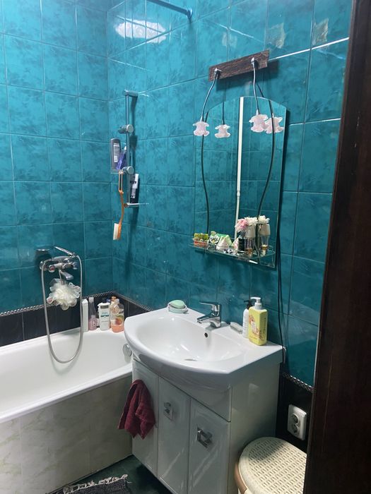 Продам будинок + комерція біля водойми, 5 кімнат, гараж на 2а/м