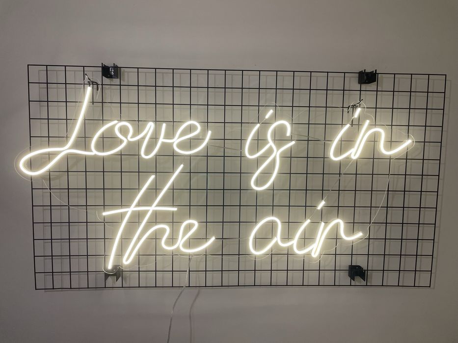 Napis LED - Love is in the air neon ślubny