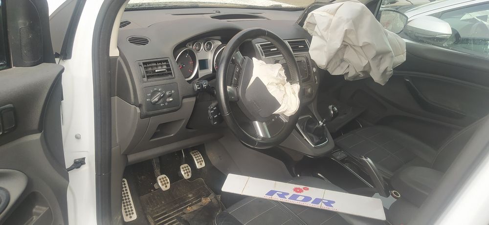 Ford Kuga      .