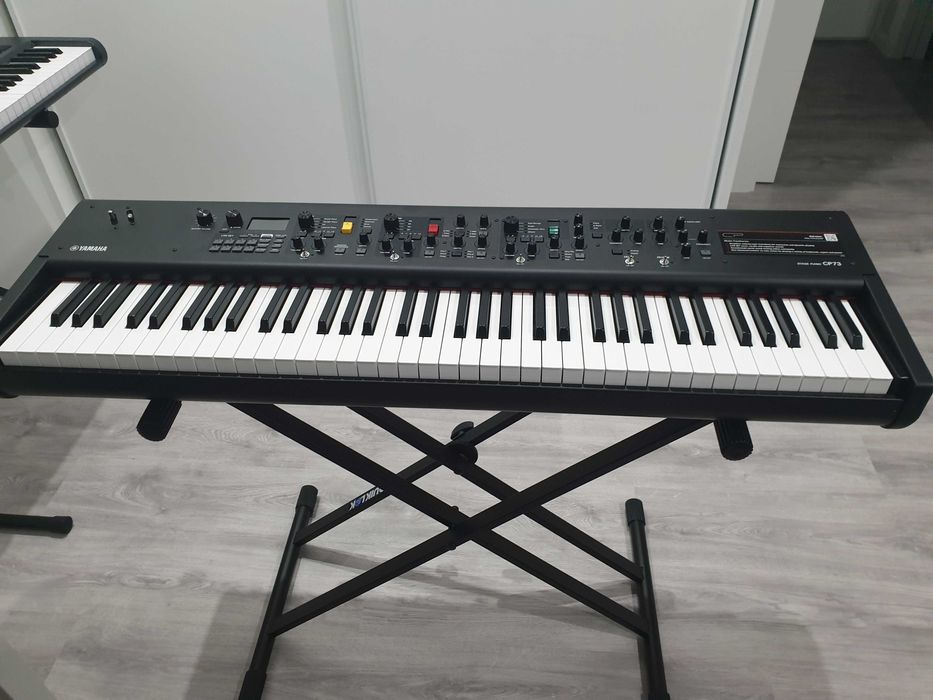 Yamaha CP73 + case Oficial yamaha CP
