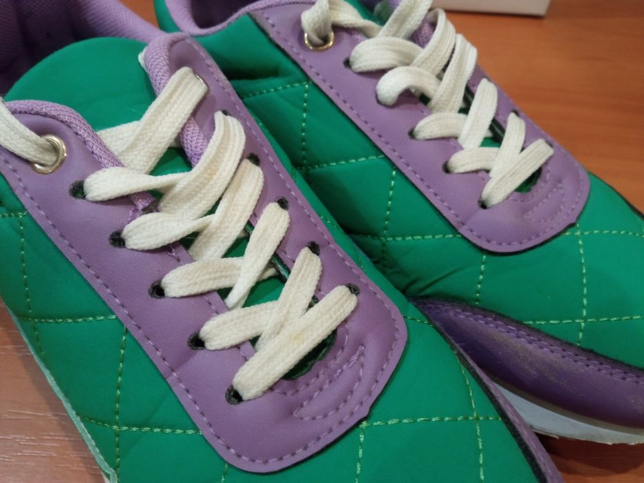 Продам женские оригнальные кроссовки Reserved. Лёгкие