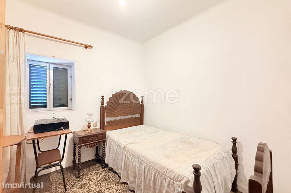 Moradia Térrea com 766 m² de Terreno e Poço