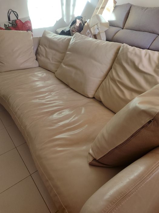 Sofá de Pele Bege Creme