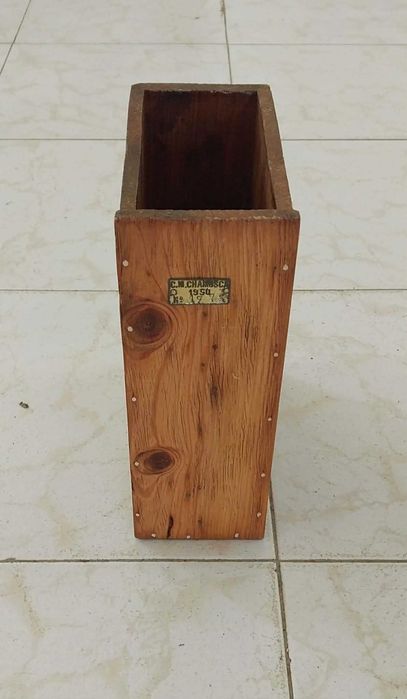 ANTIGA e Original Caixa de Pecas em Armazém. "RESTAURADA"