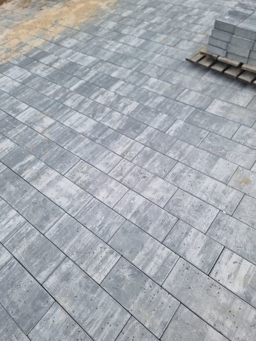 Sprzedaż kostki brukowej, płytek tarasowych i krawężników