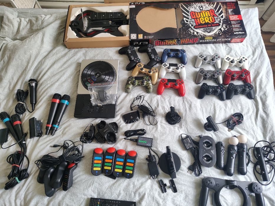 Oryginalne akcesoria Sony PS3 PS4 | Pady Dualshock Move Gitara Guitar Hero Warriors of Rock Karabin kierownica Mikrofony Singstar Buzzery DJ Hero