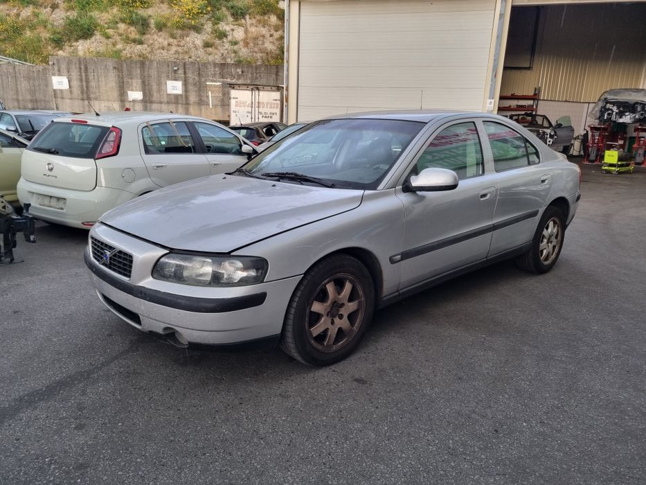 Volvo S60 2.4D de 2002 para peças
