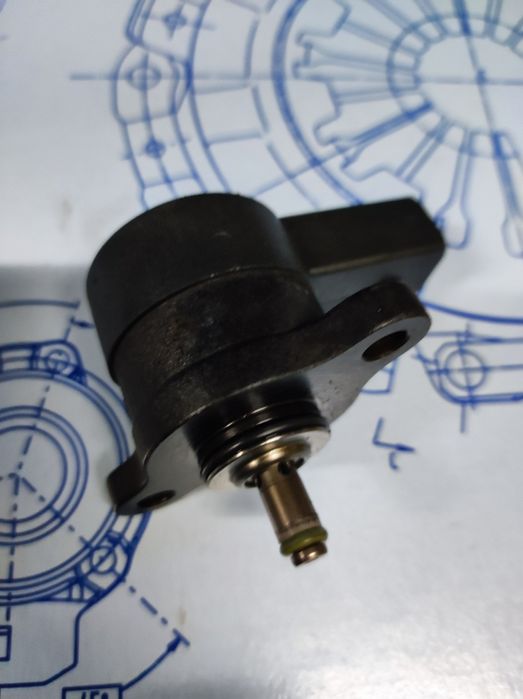 Продам регулятор давления топлива в рейке Мерседес