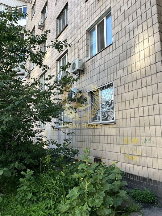 Продаж великої кімнати в гуртожитку з ремонтом Райдужний масив
