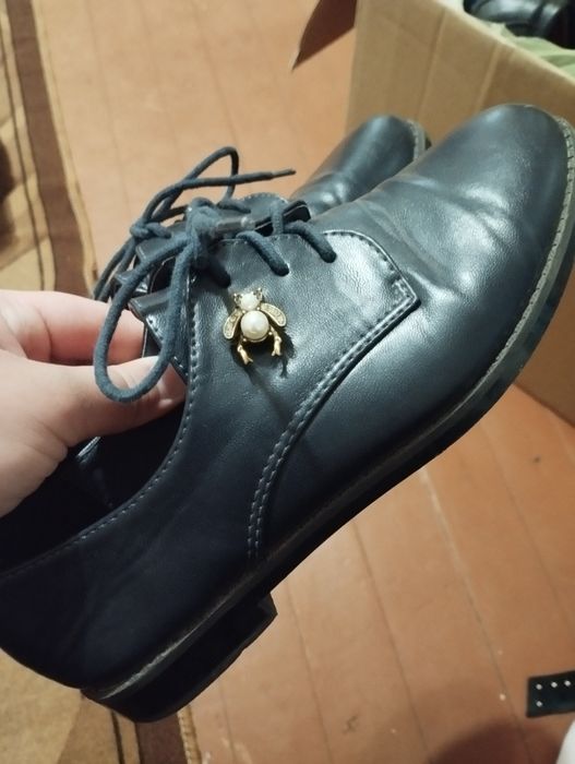 Взуття на дівчину