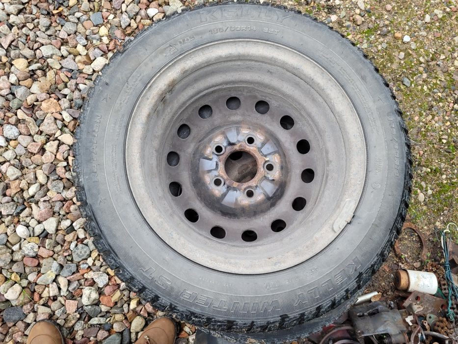 Koła, felgi, opony zimowe 185/60R14 mazda premacy