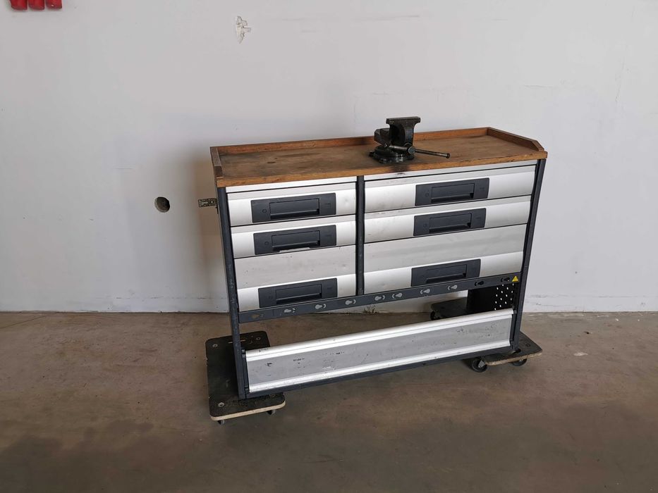 Szafka regał z szufladami na narzędzia do warsztatu garażu kampera bus