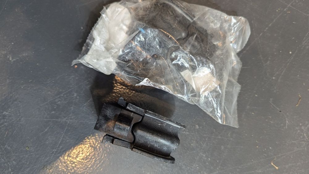 подушки стабілізатора Nissan leaf