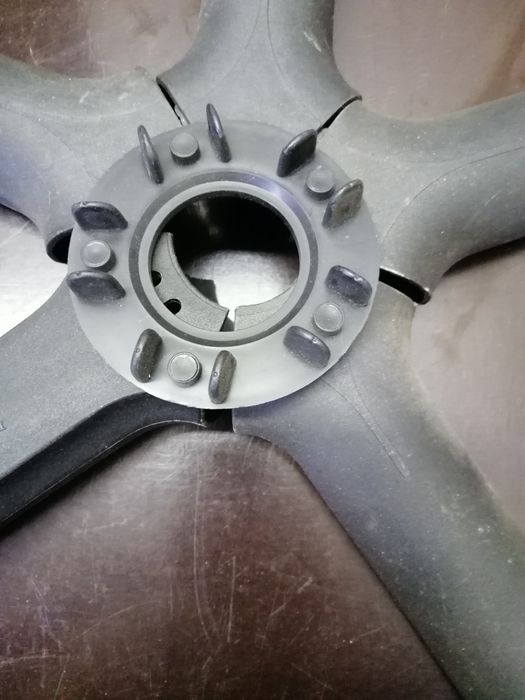 Декоративная накладка на крестовину кресла