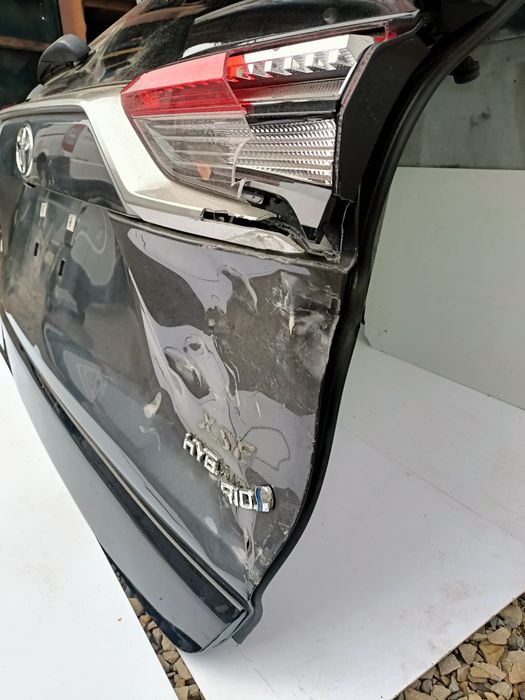 Toyota Rav4 кришка багажника
