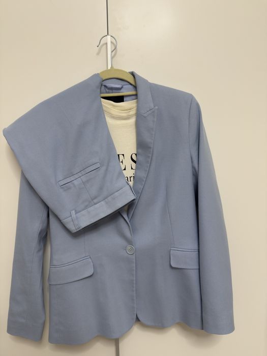 Світло голубий костюм від Mohito