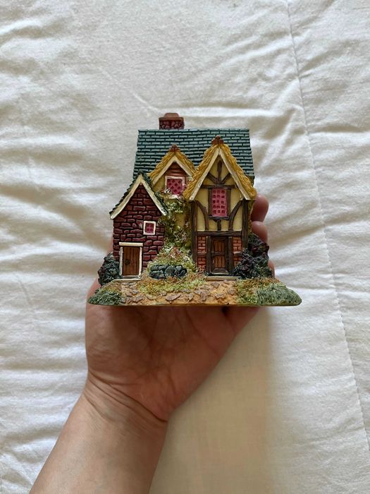 Casa em miniatura / peça decorativa – estilo cottage