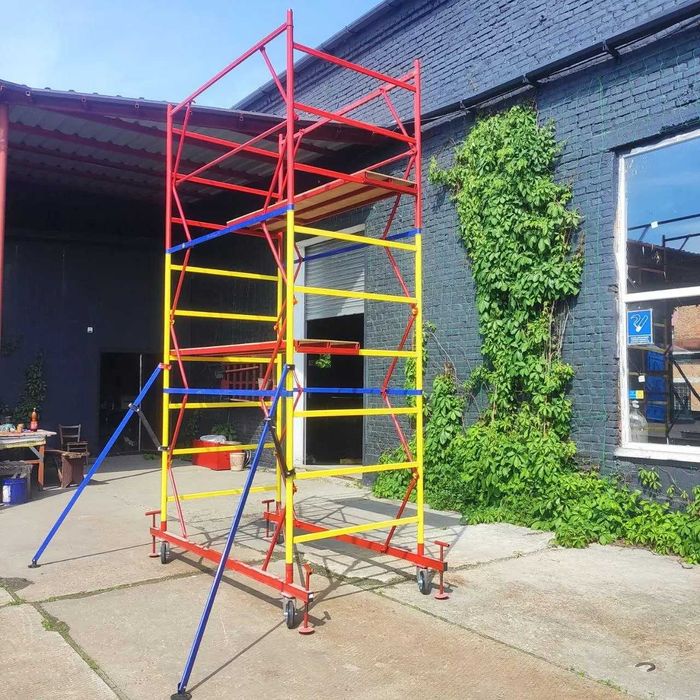 Ліса. Риштовка. Строительные леса. Вишки тури. Риштування будівельне.