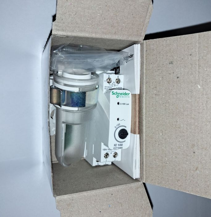 Schneider Electric Сутінковий вимикач CCT15482 Сумеречный выключатель