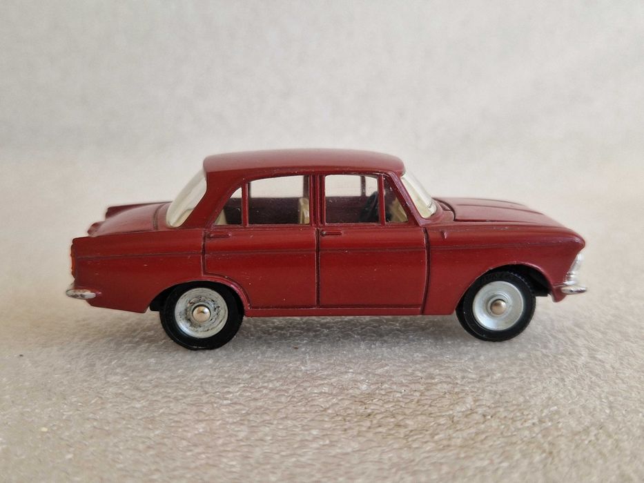 Москвич цельнолитой Динки Тойс. 60е годы. Масштабная модель 1:43 породитель серии СССР