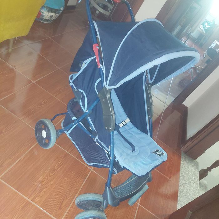 Carrinho de bebé e andador