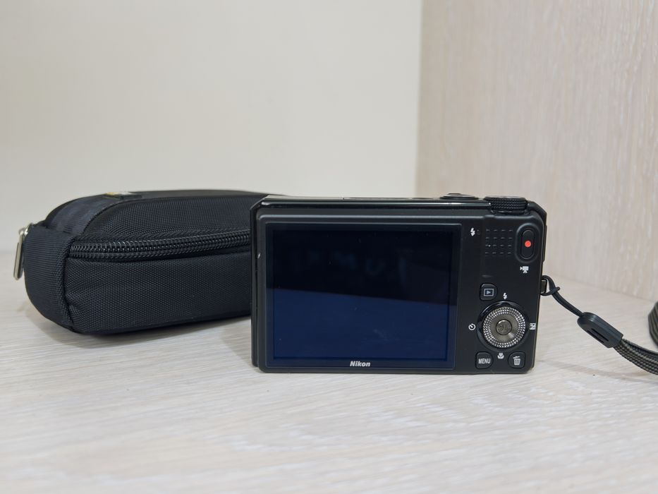 Фотоапарат Nikon S9100 + Чохол
