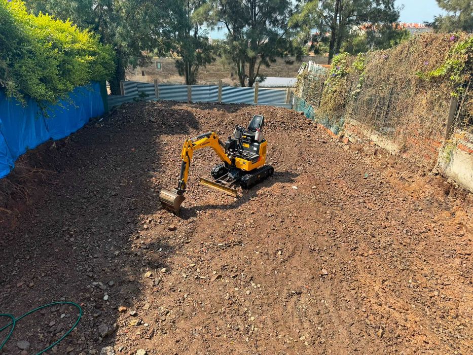 Mini giratória disponível para locação com manobrador