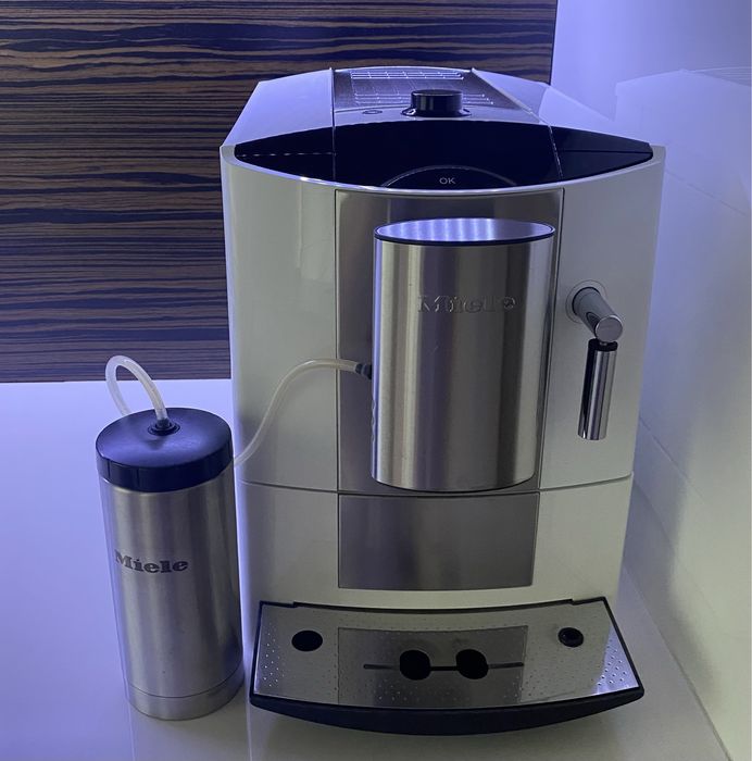Ekspres Miele CM 5200 - z pojemnikiem na mleko