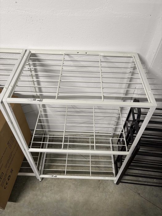 Estante do ikea como prateleiras abertas