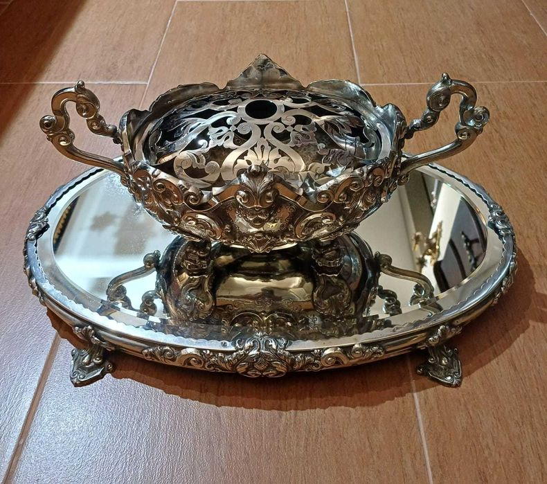 Imponente Centro de Mesa em prata