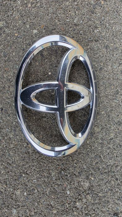 Емблема Toyota Camry 70 рест  2021-2024