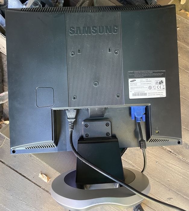 Монитор Samsung SyncMaster 913 N 19 дюймів