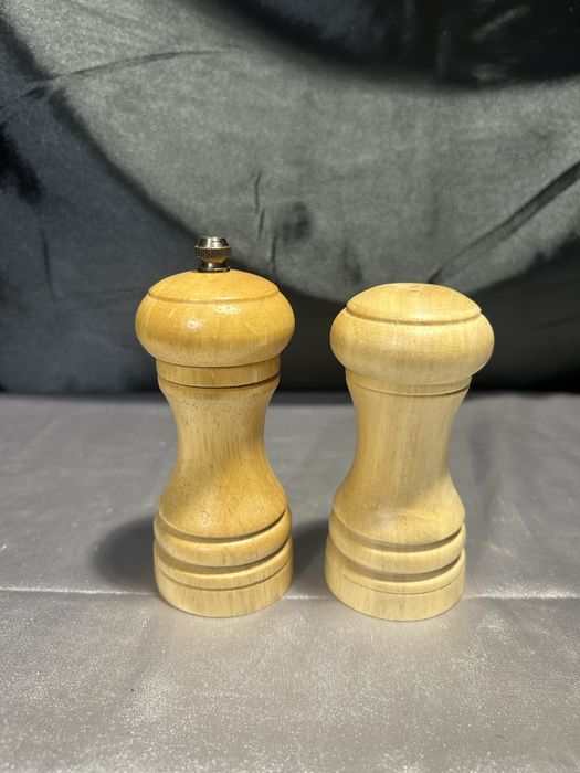 Solniczka i pieprzniczka – Jasne drewno – Pieprzniczka z młynkiem