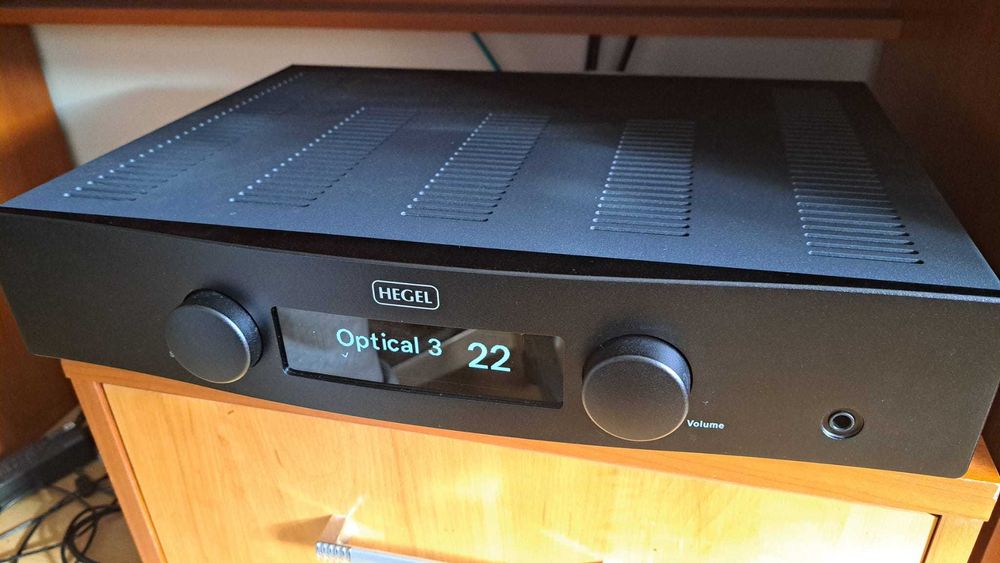 Hegel H120 wzmacniacz