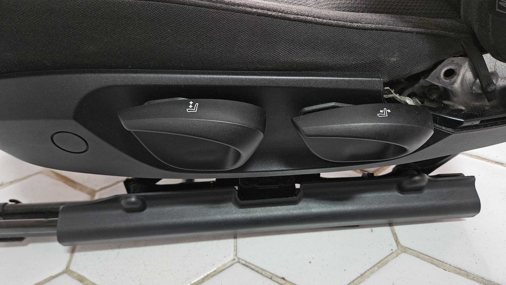 Conjunto Completo de Bancos (Tecido) + Quartelas Traseiras (Pele) - BMW E90
