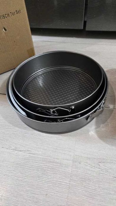 Zestaw blach Relaxdays Tortownice 6w1 okrągłe i kwadratowe od 26-28 cm