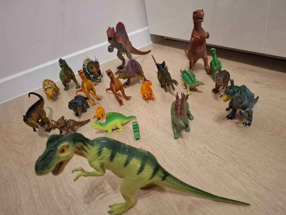 Dinosaury  duży zestaw 21 sztuk duże, średnie i małe